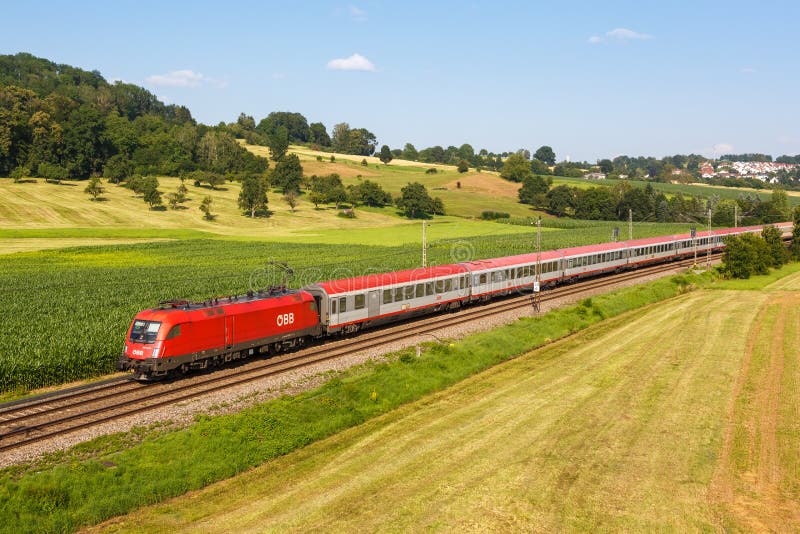Treno interurbano di obb osterreichische bundesbahnen in germania