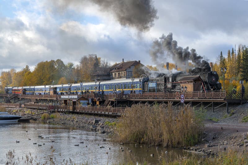 Treno turistico ruskeala express fotografia stock