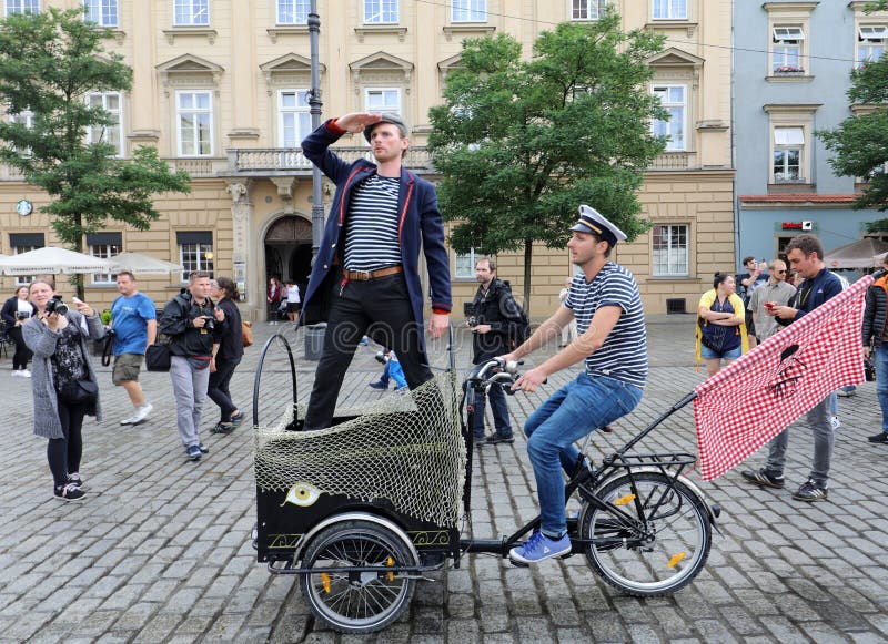 trentesima via - festival internazionale dei teatri della via a Cracovia, Polonia fotografie stock libere da diritti trentesima via - festival internazionale dei teatri della via a Cracovia, Polonia fotografie stock libere da diritti