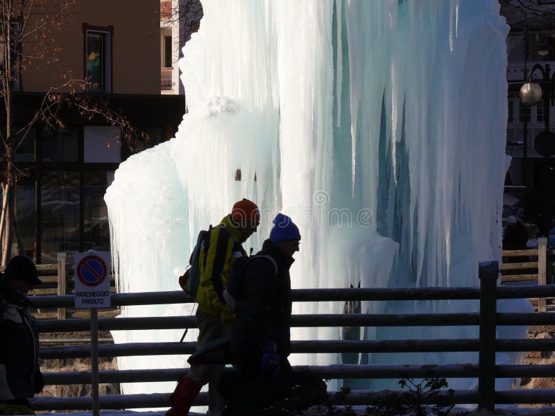Trentino, Italie 01/06/2011 Fontaine glac?e photos libres de droits Trentino, Italie 01/06/2011 Fontaine glac?e photos libres de droits