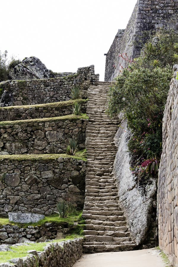 Treppe und Felsen-Wände Machu Picchu Peru South Amerika lizenzfreie stockfotografie Treppe und Felsen-Wände Machu Picchu Peru South Amerika lizenzfreie stockfotografie