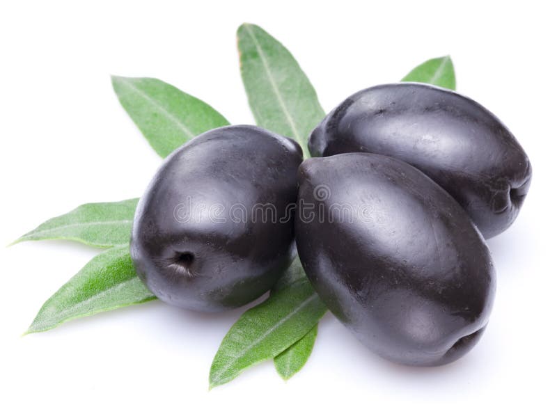 Tres aceitunas negras grandes con las hojas. imágenes de archivo libres de regalías Tres aceitunas negras grandes con las hojas. imágenes de archivo libres de regalías