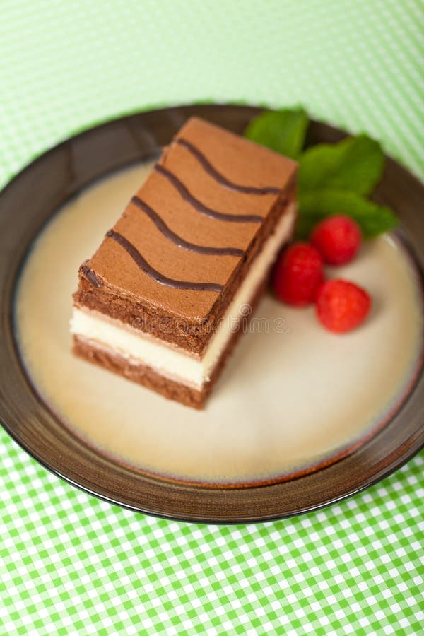 Tres Capas De La Torta De Chocolate Foto de archivo Imagen de