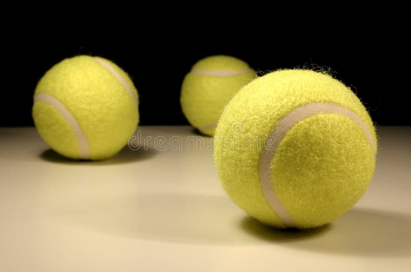 Tres tenis-bolas foto de archivo Tres tenis-bolas foto de archivo