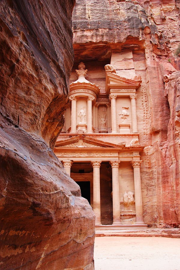 Die Tresury von den Siq, Petra, Jordanien, ein Wahrzeichen der Stadt, berühmt.