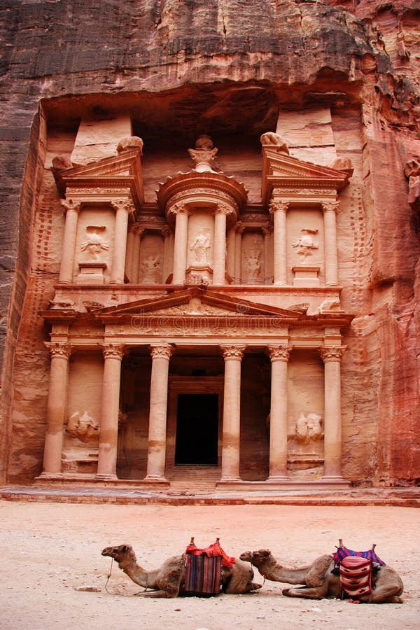 Die Tresury mit zwei Kamele vor, Petra, Jordanien, berühmten Wahrzeichen.