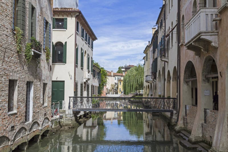 Channels, idyllic walkways and many bridges dominate the cityscape of the Venetian provincial capital of Treviso. Channels, idyllic walkways and many bridges dominate the cityscape of the Venetian provincial capital of Treviso