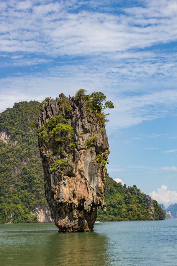 Trevliga öar av den Phang Nga fjärden nära Phuket, Thailand