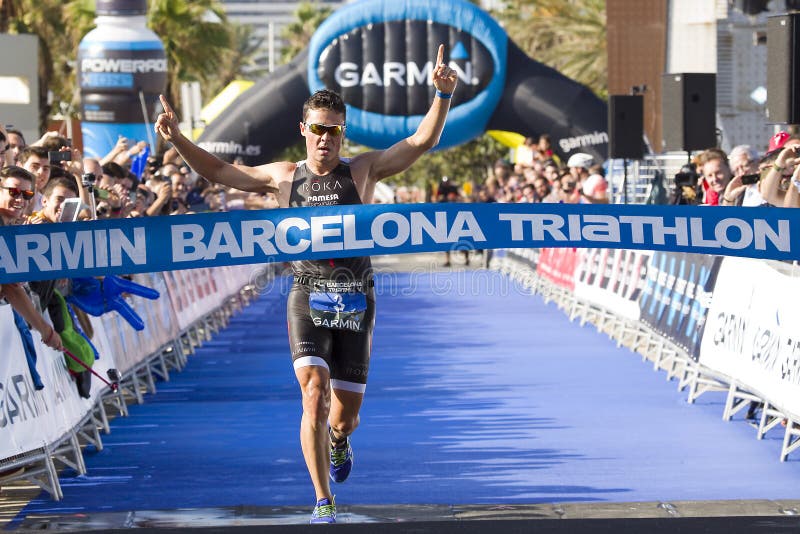 Triathlon Barcelona Correndo Foto Editorial Imagem de potência