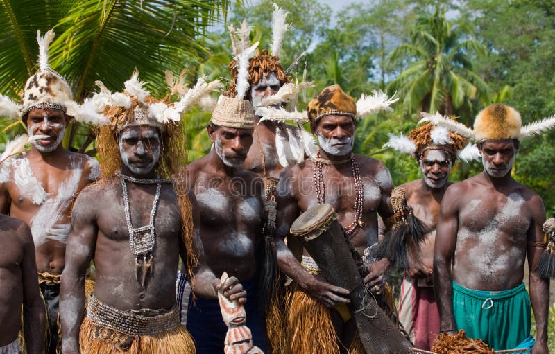  Tribu  De Asmat De Los Guerreros Foto de archivo editorial 