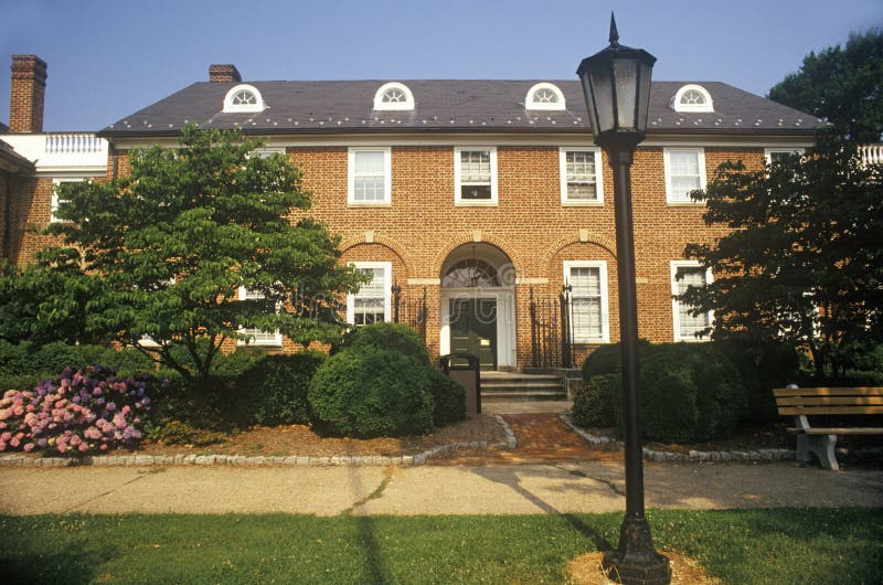 Tribunal del ladrillo rojo en el condado de Fairfax, VA imágenes de archivo libres de regalías Tribunal del ladrillo rojo en el condado de Fairfax, VA imágenes de archivo libres de regalías