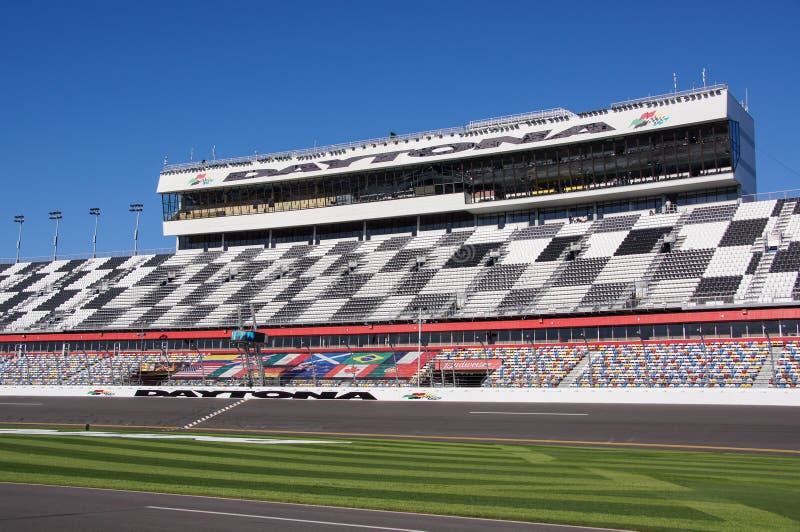 Tribune van de Daytona de internationale Speedwaybaan royalty-vrije stock afbeeldingen Tribune van de Daytona de internationale Speedwaybaan royalty-vrije stock afbeeldingen