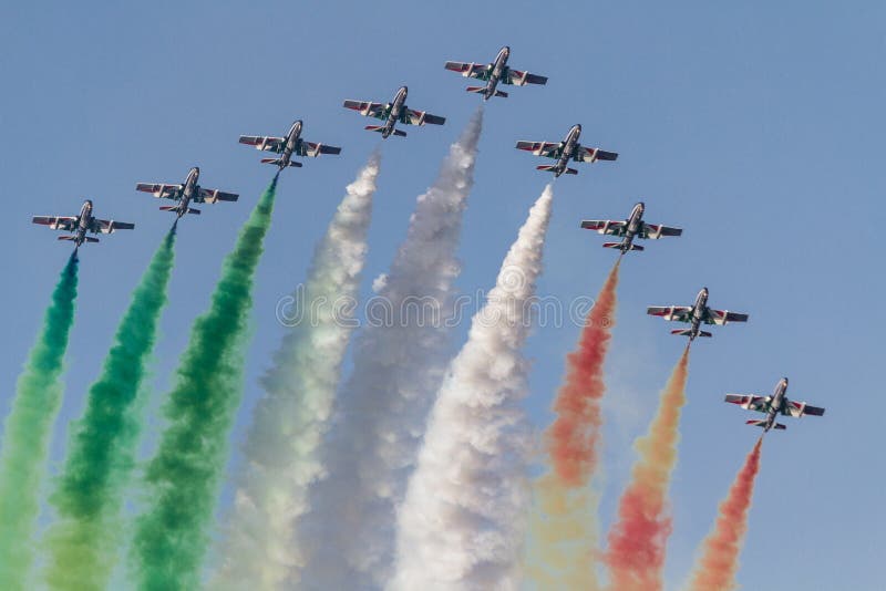 tricolori команды frecce итальянское стоковое изображение tricolori команды frecce итальянское стоковое изображение