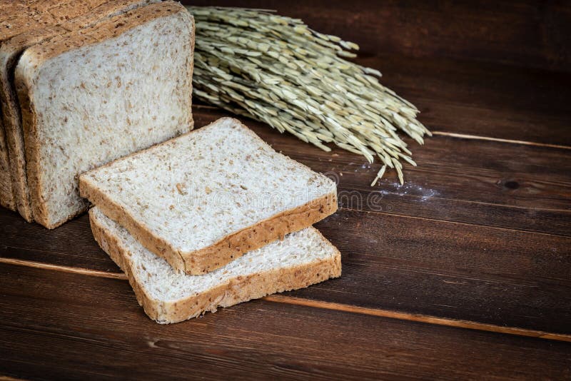 Trigo inteiro bread fotos de stock royalty free Trigo inteiro bread fotos de stock royalty free