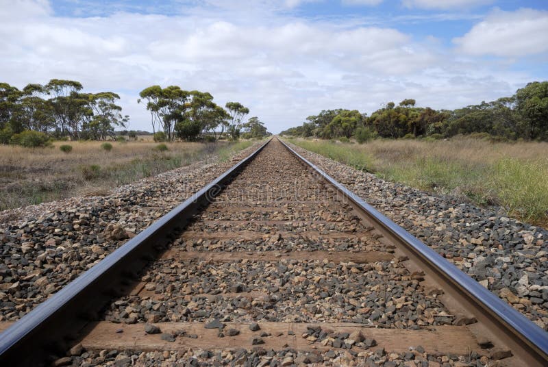 Banco de imagens : caminho, horizonte, Pista, estrada de ferro, viagem,  distância, veículo, Infinito, silêncio, faixa, Trilhos, viajando,  esperança, destino, Travessas, trilhos de trem, transporte ferroviário,  ilusão, Material circulante, Estrutura não