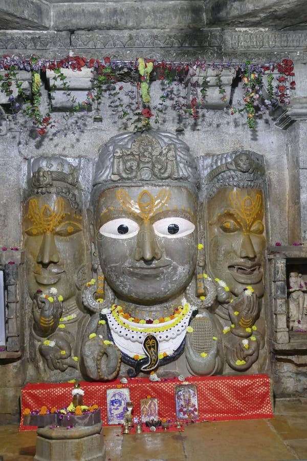 Trimurti 3 gods, Brahma creator, Vishut protector, Shiva destroyer, Vishnu temple w smaller Krishna temple Chittorgarh, Rajasthan, India. Trimurti 3 gods, Brahma creator, Vishut protector, Shiva destroyer, Vishnu temple w smaller Krishna temple Chittorgarh, Rajasthan, India