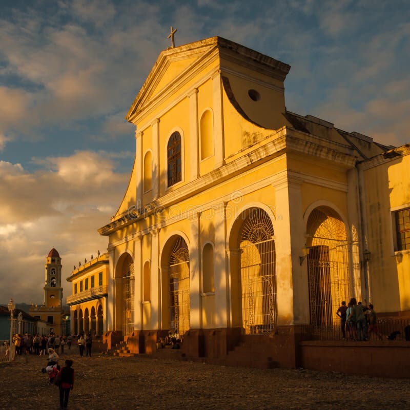 TRINIDAD, CUBA - 27 DE JANEIRO DE 2018: Iglesia Parroquial de la Santisima igreja santamente em Trinidad, Cuba Trinidad foto de stock TRINIDAD, CUBA - 27 DE JANEIRO DE 2018: Iglesia Parroquial de la Santisima igreja santamente em Trinidad, Cuba Trinidad foto de stock