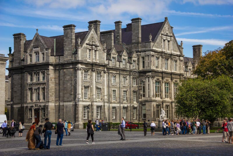 Trinity College Costruzione commemorativa dei laureati dublino l'irlanda fotografia stock Trinity College Costruzione commemorativa dei laureati dublino l'irlanda fotografia stock