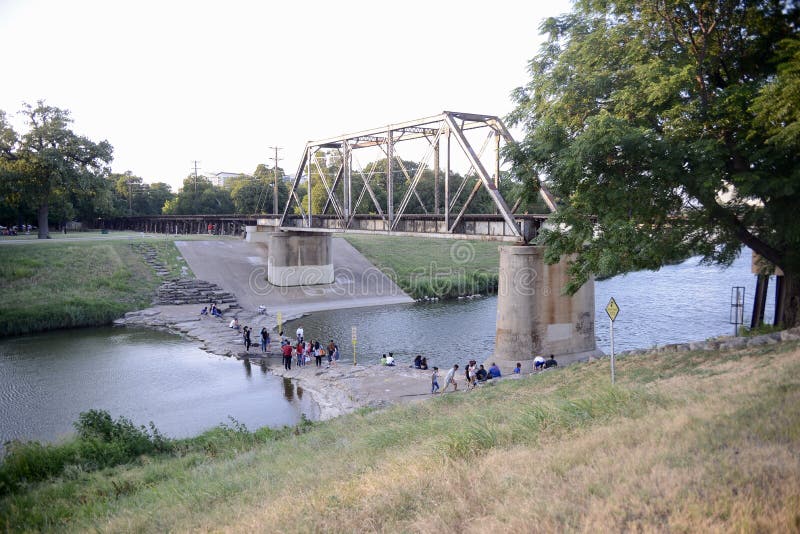 Trinity River och slingor, Fort Worth, Texas arkivbild Trinity River och slingor, Fort Worth, Texas arkivbild