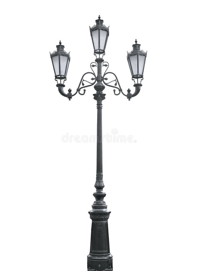 Triple lamppost