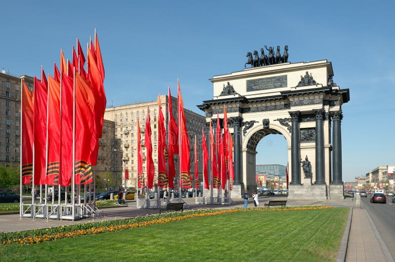 Triumphbogen auf Kutuzovsky Prospekt in Moskau stockfoto Triumphbogen auf Kutuzovsky Prospekt in Moskau stockfoto