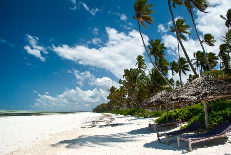 Bellissima spiaggia di sabbia bianca a Matemwe, Zanzibar.