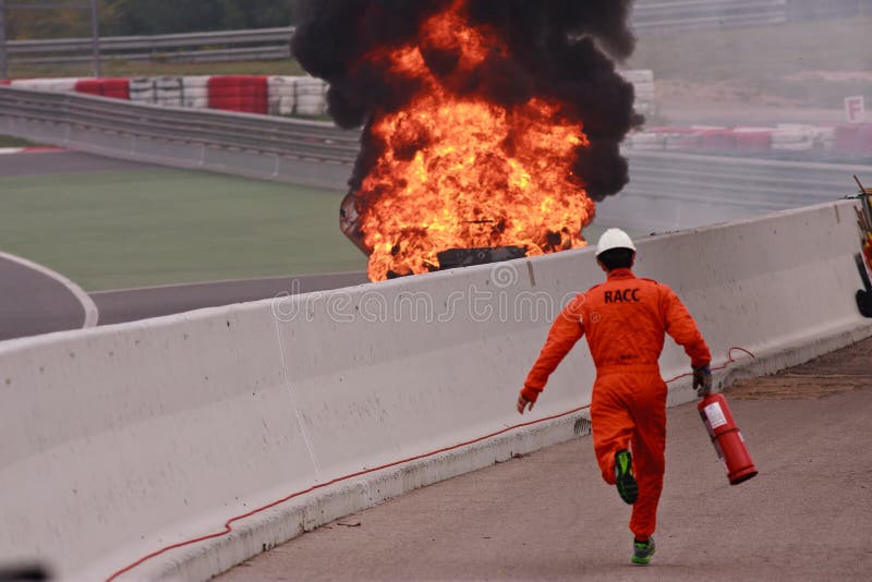 EUROCUP MEGANE TROPHY. Carro em chamas fotos de stock