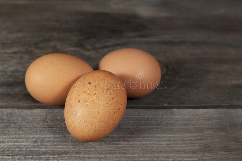 Trois oeufs de poulet de Brown photographie stock