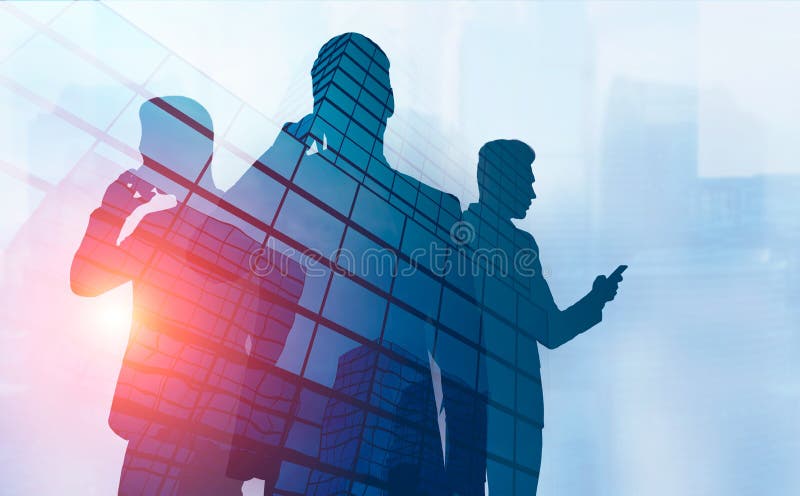 Trois silhouettes d'hommes d'affaires au téléphone dans la ville illustration libre de droits Trois silhouettes d'hommes d'affaires au téléphone dans la ville illustration libre de droits