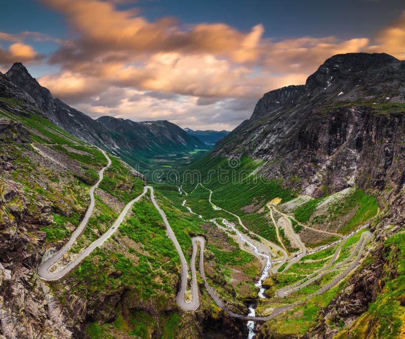Trollstigen oder Schleppangel-Weg ist eine Serpentinengebirgsstra?e in Norwegen lizenzfreies stockbild Trollstigen oder Schleppangel-Weg ist eine Serpentinengebirgsstra?e in Norwegen lizenzfreies stockbild