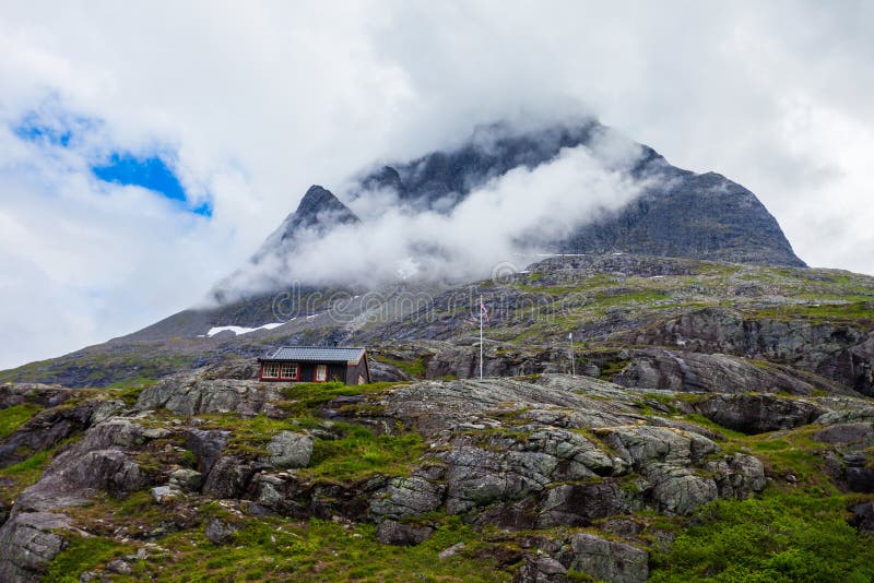 Trollstigen pesca à linha o trajeto, Noruega foto de stock Trollstigen pesca à linha o trajeto, Noruega foto de stock