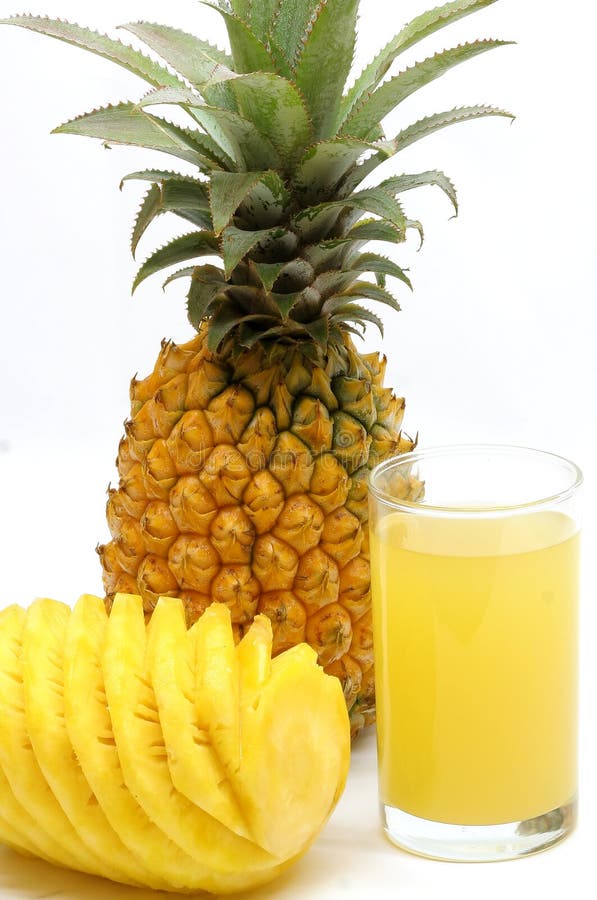 Ananas display con succo di frutta.