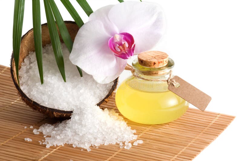 Tropical spa stilleven met orchideebloesem en etherische olie royalty-vrije stock afbeeldingen Tropical spa stilleven met orchideebloesem en etherische olie royalty-vrije stock afbeeldingen