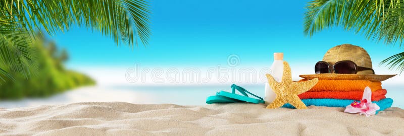 Tropikalna plaża z akcesoriami na piasku, wakacje letni backgrou