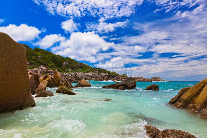 Tropisch strand in Seychellen stock afbeeldingen Tropisch strand in Seychellen stock afbeeldingen