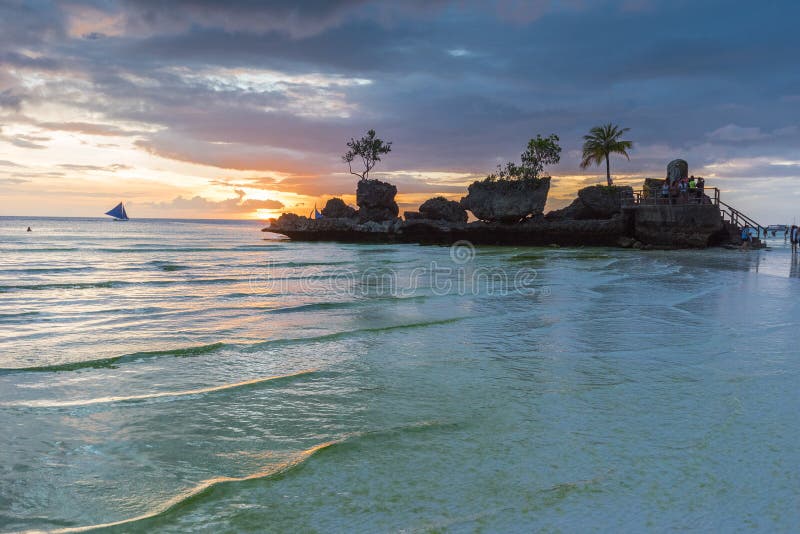 Tropische achtergrondzonsondergangmening van Boracay-eiland in Witte Bea stock foto's Tropische achtergrondzonsondergangmening van Boracay-eiland in Witte Bea stock foto's