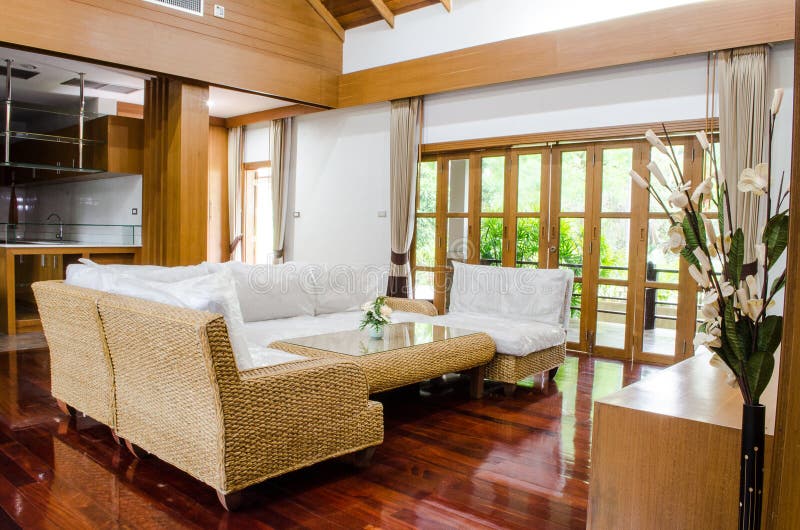 Tropische Moderne Woonkamer Stock Afbeelding - Afbeelding bestaande uit