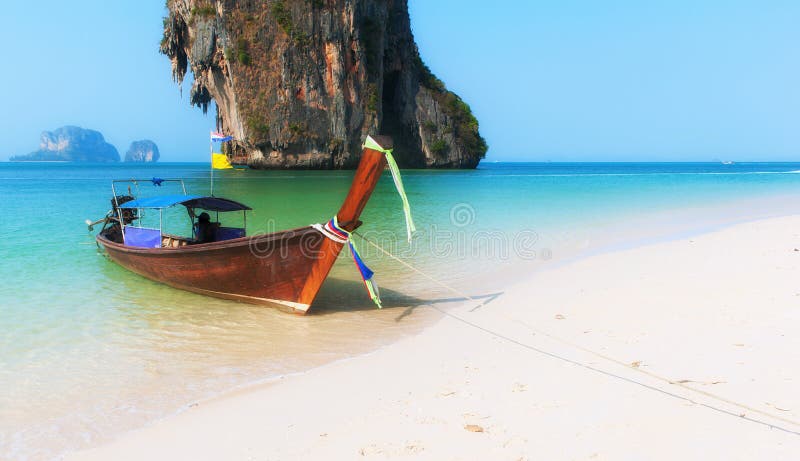 Tropisk bakgrund för Thailand strandlandskap. Asien havnatur arkivfoto