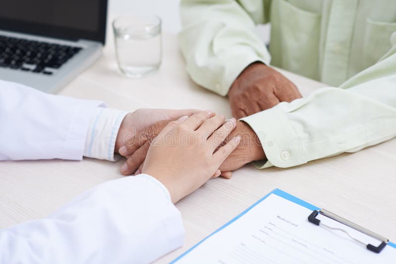 Trost des älteren Patienten stockfoto Trost des älteren Patienten stockfoto