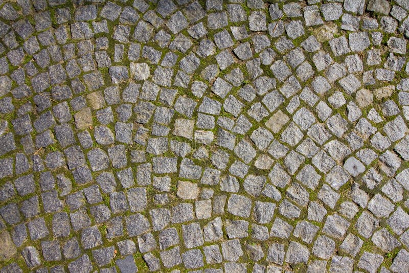 Trottoir de pavé rond de granit à la lumière du soleil égalisante chaude, fond extérieur abstrait horizontal de texture photo stock Trottoir de pavé rond de granit à la lumière du soleil égalisante chaude, fond extérieur abstrait horizontal de texture photo stock