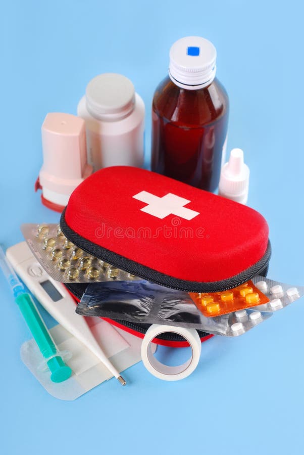 Trousse de secours images libres de droits Trousse de secours images libres de droits