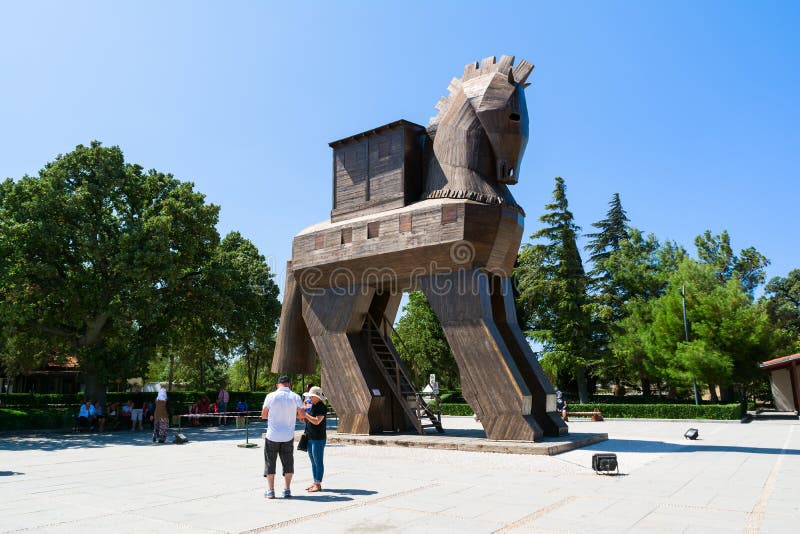 Foto de Canareplica De Cavalo De Tróiacanakkale Waterfront Dardanelles  Turquia O Cavalo De Tróia Da Guerra De Tróia Que Os Gregos Costumavam  Entrar Na Cidade Independente De Tróia E Ganhar A Guerra