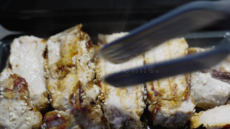 Activamente itálico Susceptibles a Trozos De Carne Frita En Una Parrilla Eléctrica Casera. Multijugador. Almacen De Video - Vídeo de comida, bistec: 275254405 Activamente itálico Susceptibles a Trozos De Carne Frita En Una Parrilla Eléctrica Casera. Multijugador. Almacen De Video - Vídeo de comida, bistec: 275254405