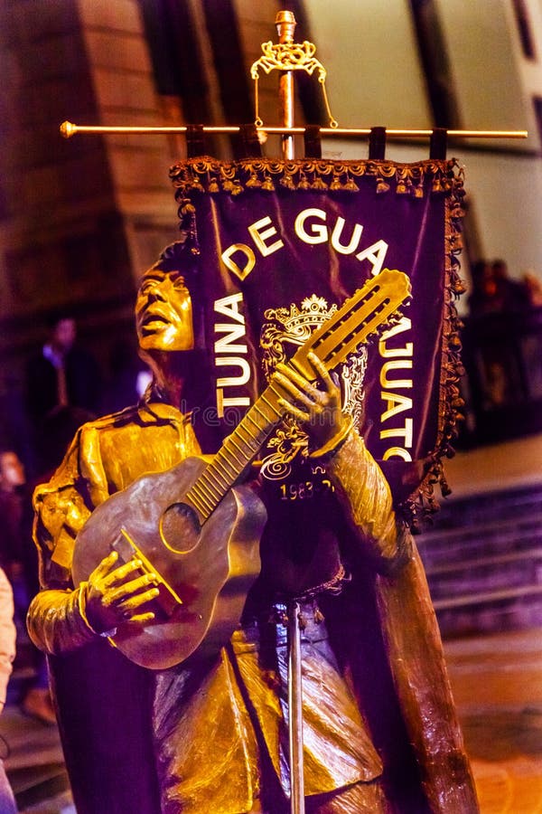 TrubadurMariachi Guitar Singer staty Guanajuato Mexico arkivbild TrubadurMariachi Guitar Singer staty Guanajuato Mexico arkivbild