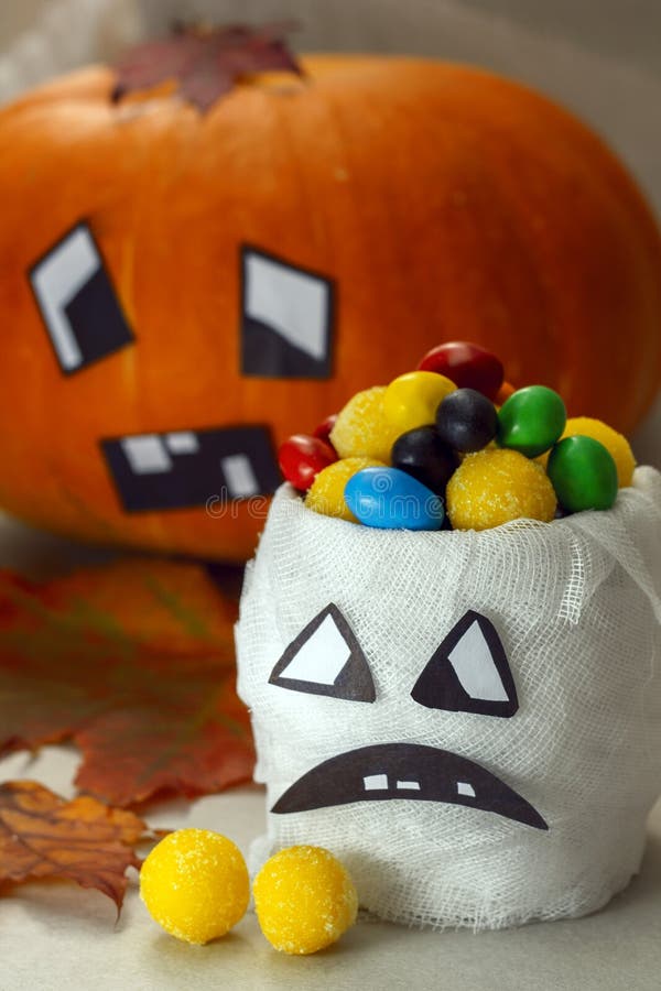 Trucco-o-trattamento Fronti spaventosi per Halloween immagini stock libere da diritti Trucco-o-trattamento Fronti spaventosi per Halloween immagini stock libere da diritti