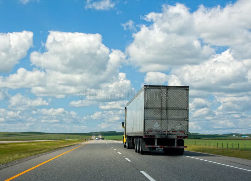  18 rodador camión gestión Oeste abajo carretera en pradera,,.