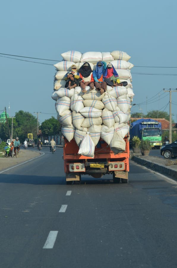 Premium AI Image  Overloaded truck with goods jutting out