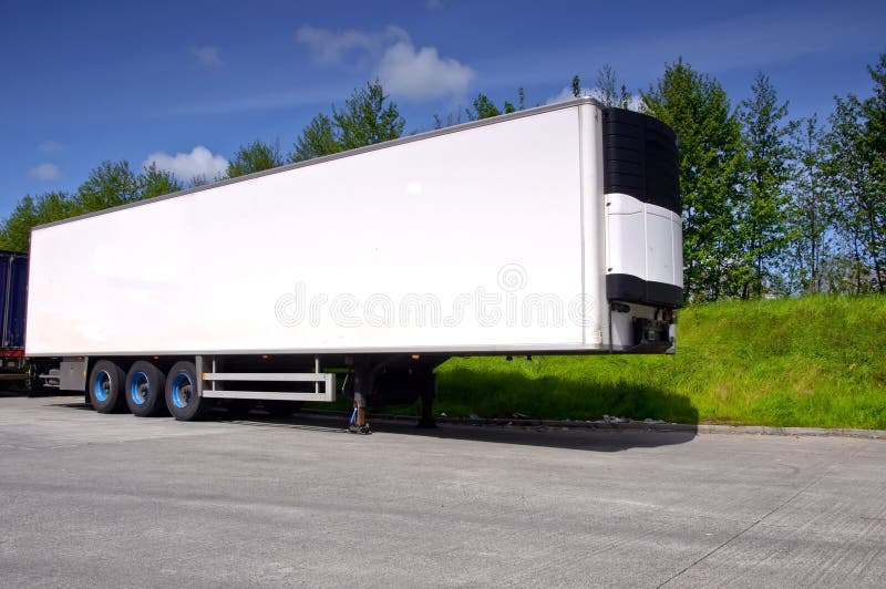 Truck trailer for haulage transporting