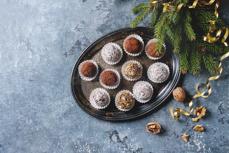 Trufas de chocolate do Natal imagem de stock royalty free Trufas de chocolate do Natal imagem de stock royalty free