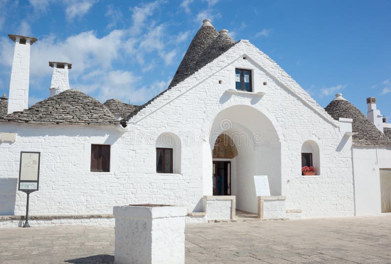 Trullo soberano en Alberobello fotografía de archivo libre de regalías Trullo soberano en Alberobello fotografía de archivo libre de regalías